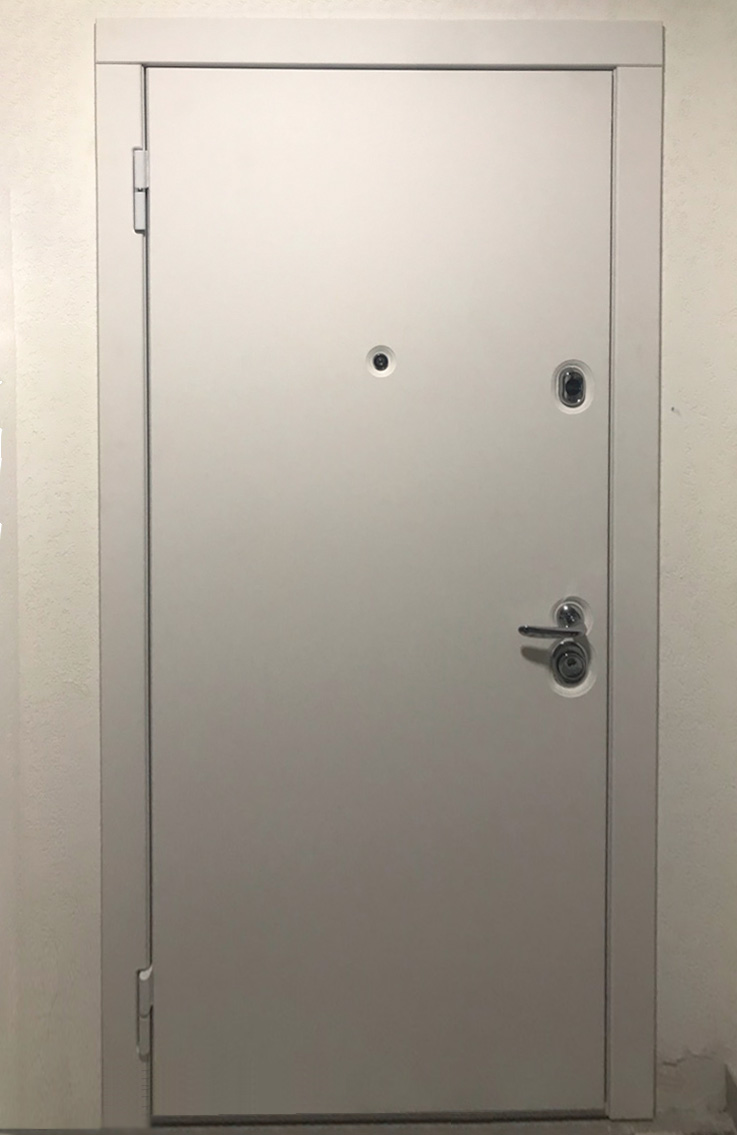 Входная дверь в квартиру 68АР1 вид снаружи