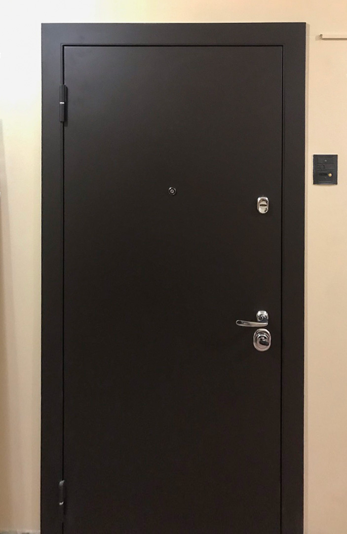Входная дверь в квартиру 138АР1 вид снаружи