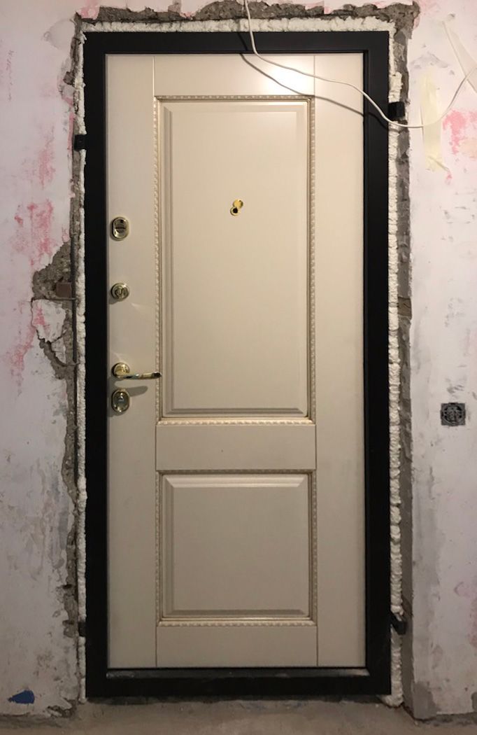 Входная дверь в квартиру 612А4 вид изнутри