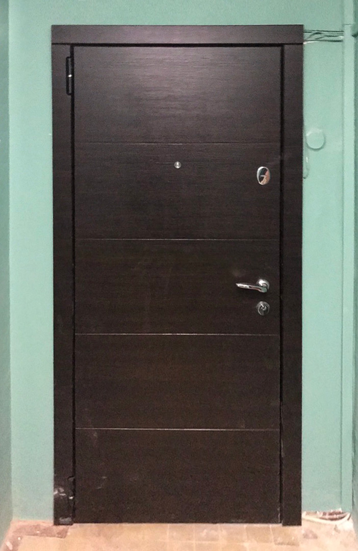 Входная дверь в квартиру 87АР1 вид снаружи