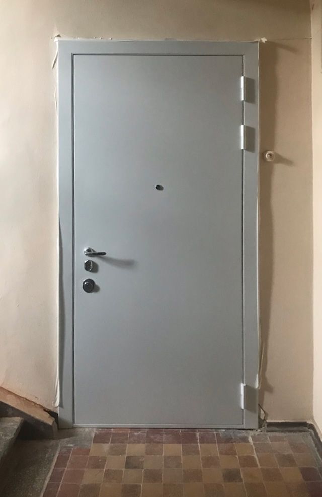 Входная дверь в квартиру 23АР3 вид снаружи