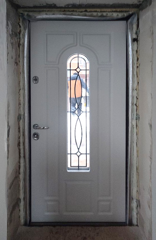 Входная дверь в частный дом 132АР1 вид изнутри