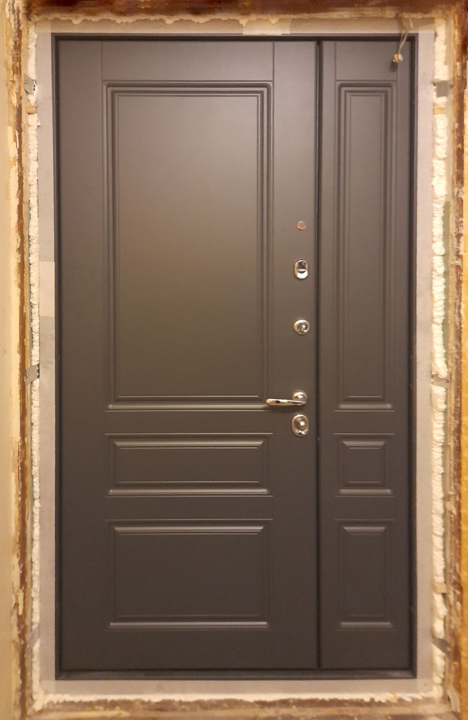Входная дверь в квартиру 119АР1 вид изнутри